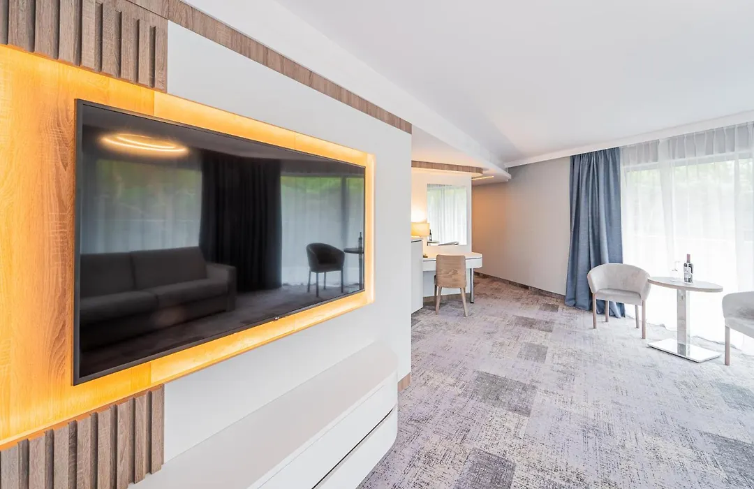 Hotel Senator-1